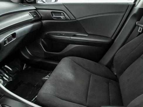 Used 2014 Honda Accord EX image 32