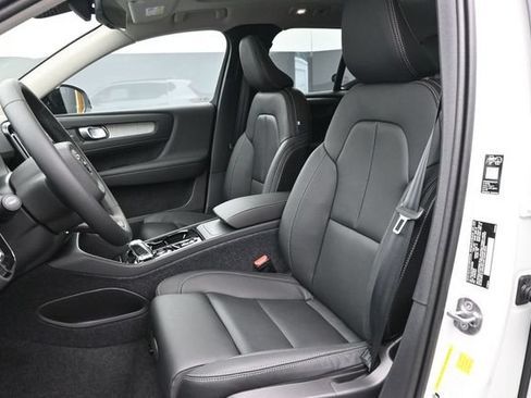 New 2026 Volvo XC40 B5 Plus w/ Climate Package AWD/4WD image 10