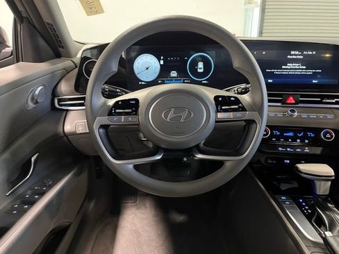 Used 2024 Hyundai Elantra SEL image 20