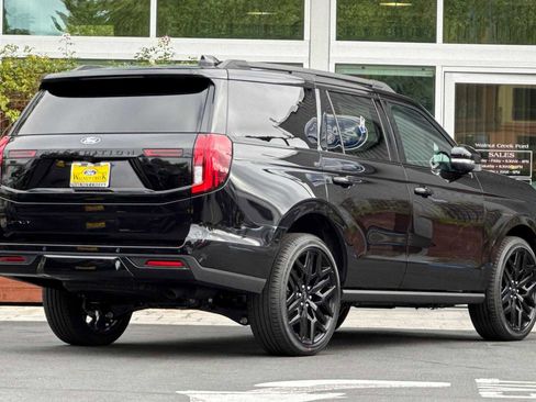 New 2026 Ford Expedition Platinum image 4