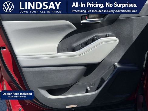 Used 2022 Toyota Highlander XLE FWD image 9