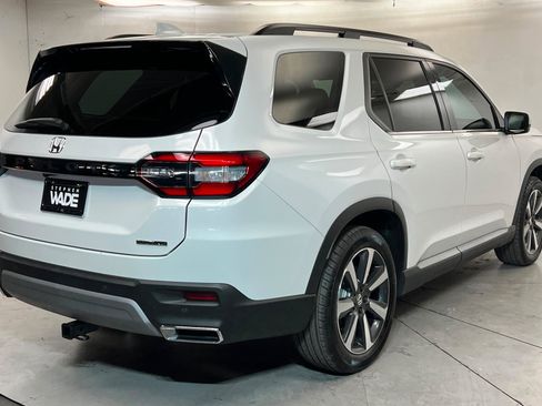 Used 2025 Honda Pilot Touring image 6