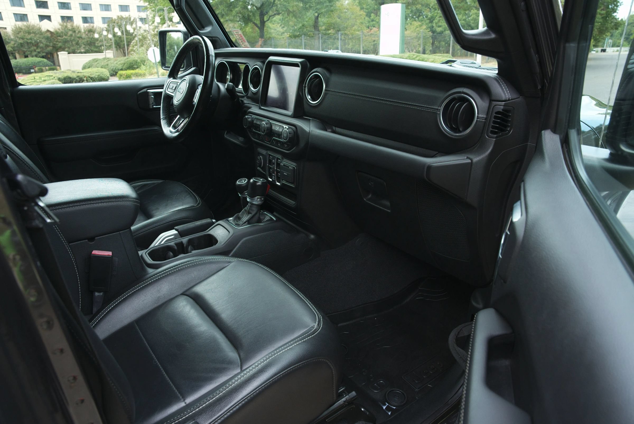 Used 2021 Jeep Gladiator Overland w/ Popular Equipment Package AWD/4WD image 17