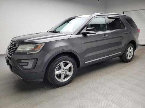 Used 2017 Ford Explorer XLT w/ Equipment Group 202A AWD/4WD image 2