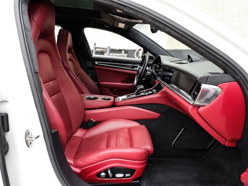 Used 2020 Porsche Panamera GTS AWD/4WD image 30