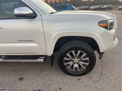 Used 2021 Toyota Tacoma Limited image 15