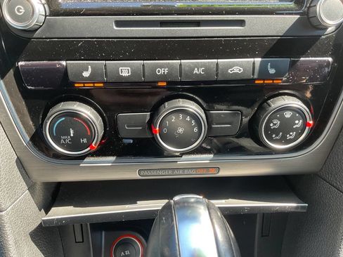 Used 2014 Volkswagen Passat 2.5 SE image 16