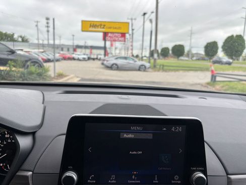 Used 2025 Nissan Altima 2.5 SV image 17