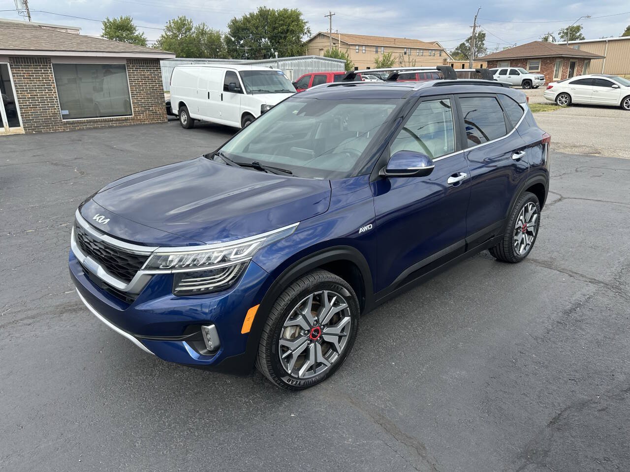 Used 2023 Kia Seltos SX AWD/4WD image 2