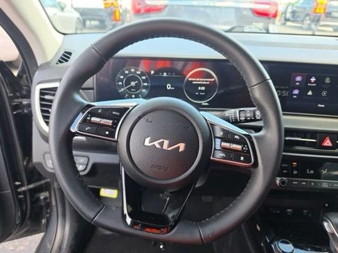 Certified 2025 Kia Seltos SX w/ SX Sunroof Package AWD/4WD image 9