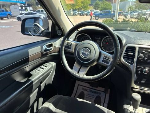 Used 2012 Jeep Grand Cherokee Laredo w/ Laredo E Group AWD/4WD image 17