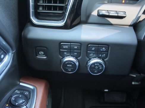 Certified 2025 GMC Sierra 2500 Denali Ultimate AWD/4WD image 28