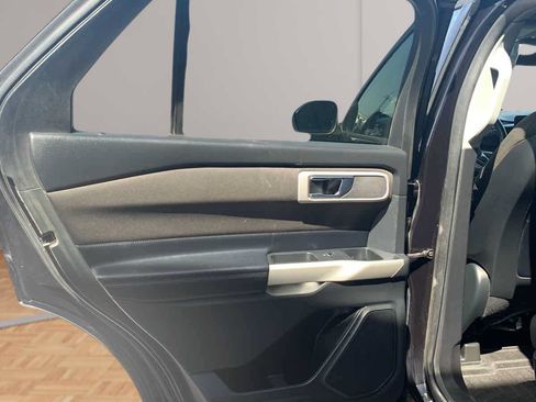 Used 2020 Ford Explorer XLT RWD image 11