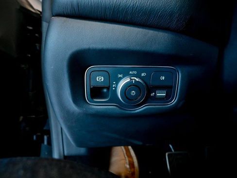 Used 2022 Aston Martin V8 Vantage Coupe image 38