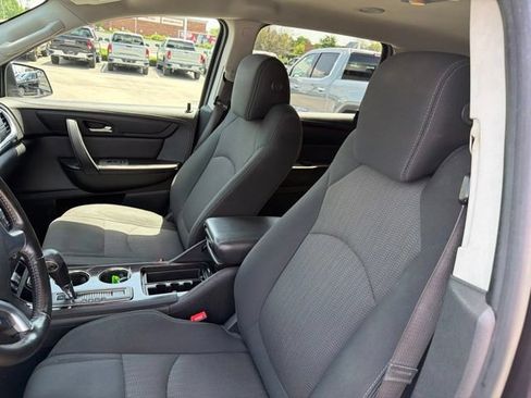 Used 2015 Chevrolet Traverse LT w/ Style and Technology Package FWD image 16