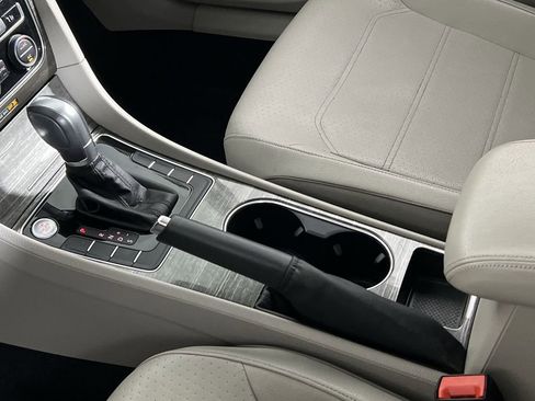 Used 2017 Volkswagen Passat 1.8T SE image 19