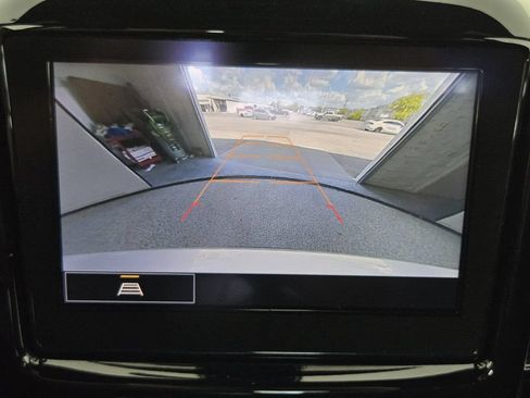 Used 2022 Chevrolet Traverse LT FWD image 19