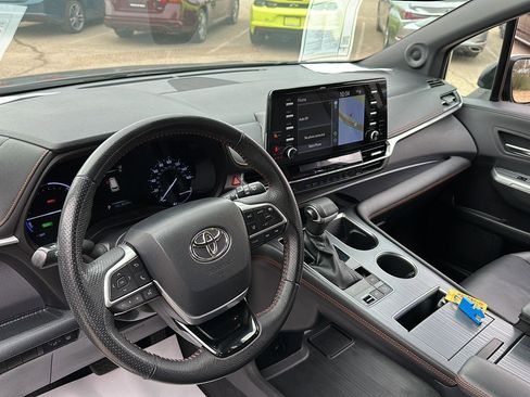 Used 2022 Toyota Sienna XSE w/ XSE Plus Package image 30
