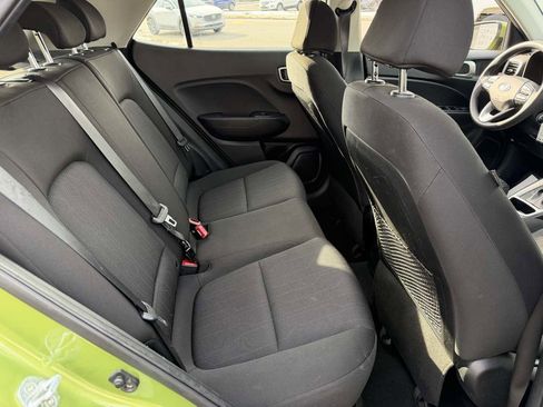 Used 2021 Hyundai Venue SE image 16