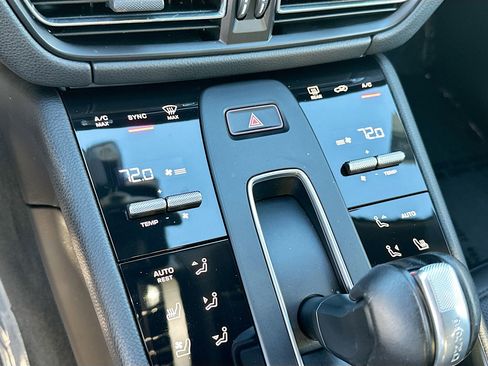 Used 2022 Porsche Macan image 16