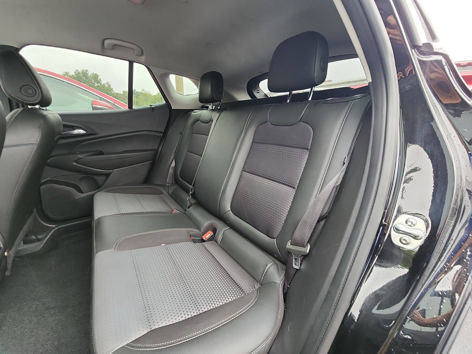 Used 2025 Chevrolet Trax LT FWD image 19