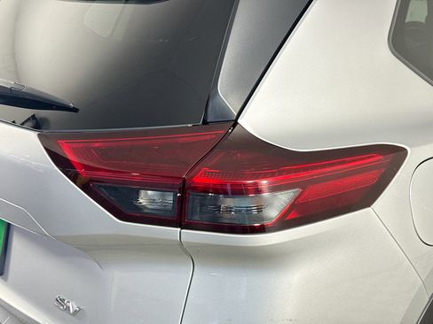 Used 2023 Nissan Rogue SV image 34