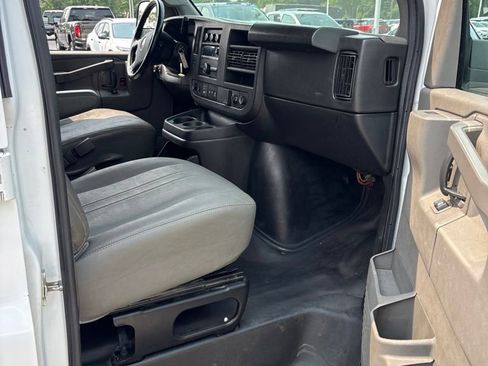 Used 2022 Chevrolet Express 3500 LS RWD image 7