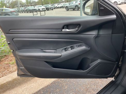 Used 2025 Nissan Altima 2.5 SV image 18