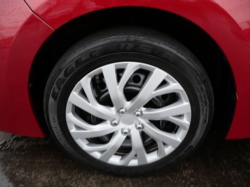 Used 2018 Toyota Corolla LE w/ Carpet Mat Package (TMS) image 27