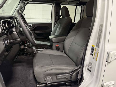 Used 2022 Jeep Gladiator Sport image 15