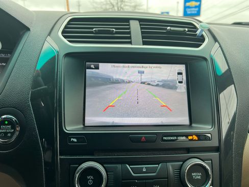 Used 2016 Ford Explorer XLT w/ Equipment Group 202A image 56