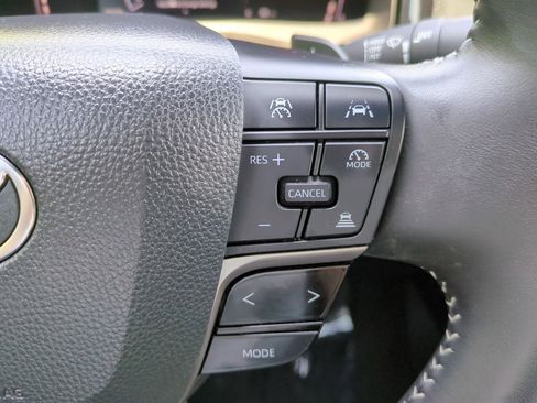 Used 2025 Toyota Camry SE FWD image 23