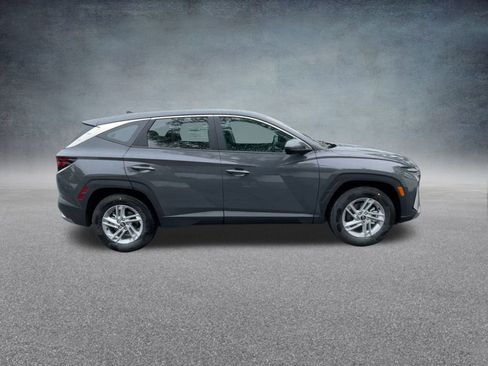 Certified 2025 Hyundai Tucson SE image 26