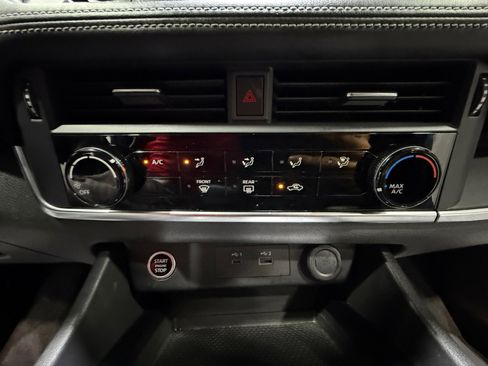 Used 2021 Nissan Rogue S FWD image 12