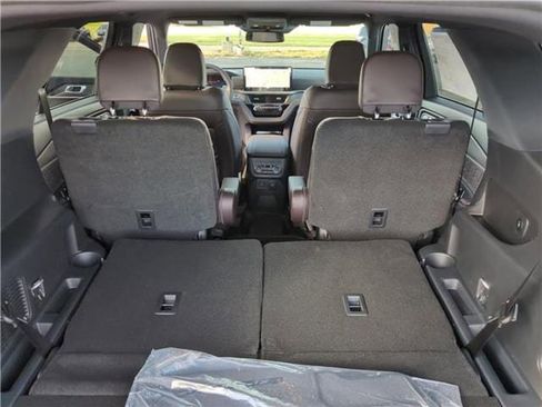New 2026 Ford Explorer Platinum w/ LUX Leather Package image 17
