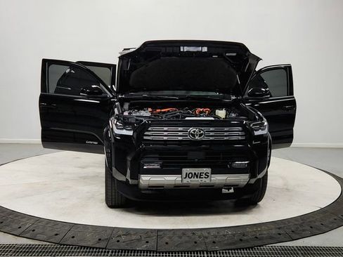 Used 2025 Toyota 4Runner Limited image 10