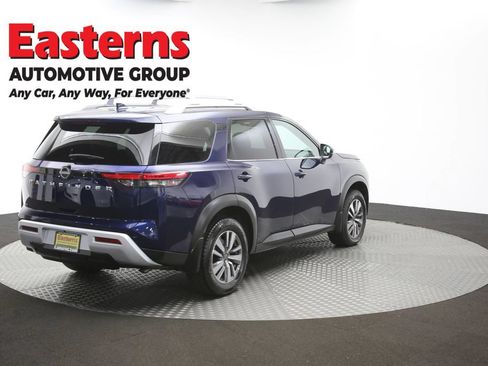 Used 2023 Nissan Pathfinder SL AWD/4WD image 41