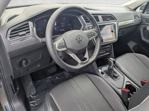 Used 2023 Volkswagen Tiguan SE FWD image 10