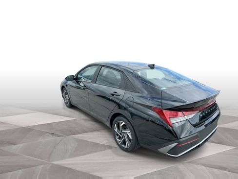 Used 2025 Hyundai Elantra SEL FWD image 6