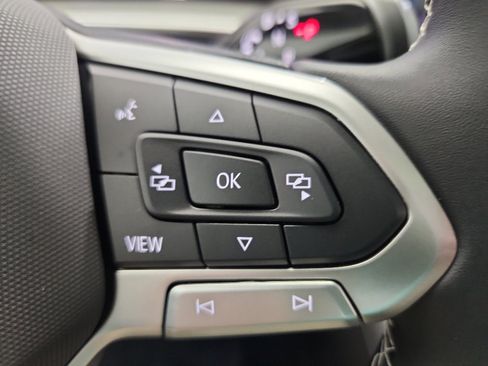 New 2025 Volkswagen Tiguan SE image 14