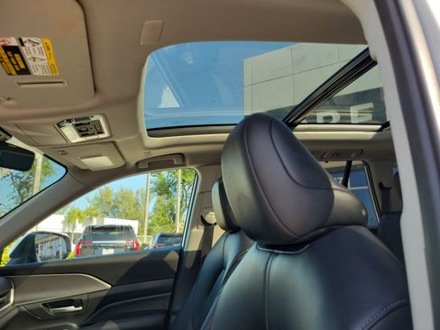 Used 2025 Toyota Grand Highlander AWD Hybrid image 11