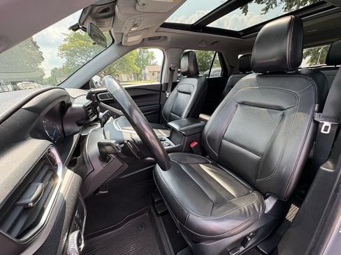 Used 2021 Ford Explorer XLT AWD/4WD image 23