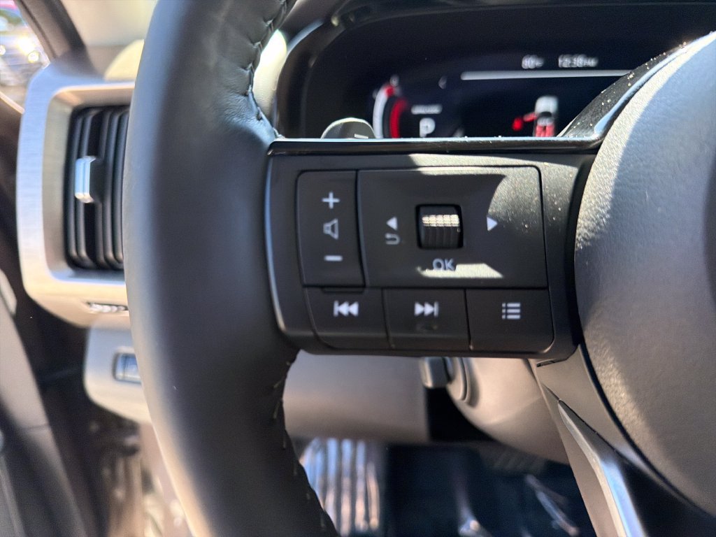 Used 2024 Nissan Pathfinder Platinum FWD image 22
