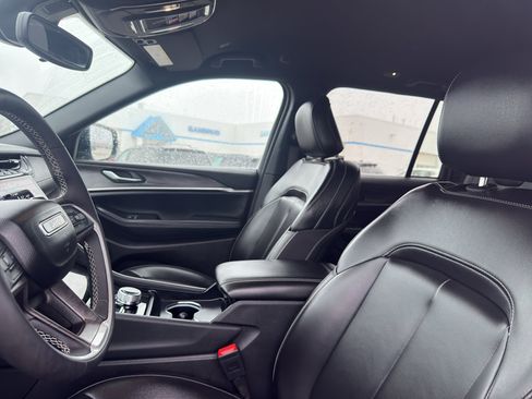 Used 2024 Jeep Grand Cherokee Limited image 27