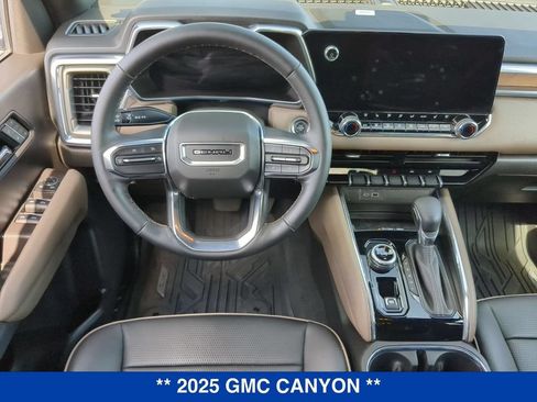 Used 2025 GMC Canyon Denali AWD/4WD image 19