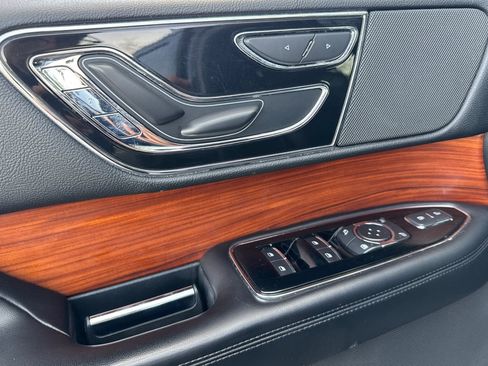 Used 2019 Lincoln Navigator L Select image 11