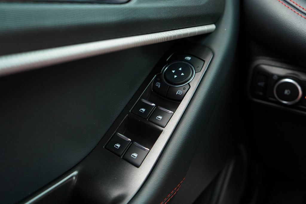 Used 2025 Ford Explorer ST-Line w/ ST-Line Street Pack AWD/4WD image 30