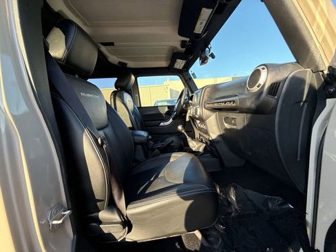 Used 2016 Jeep Wrangler Unlimited Rubicon image 24