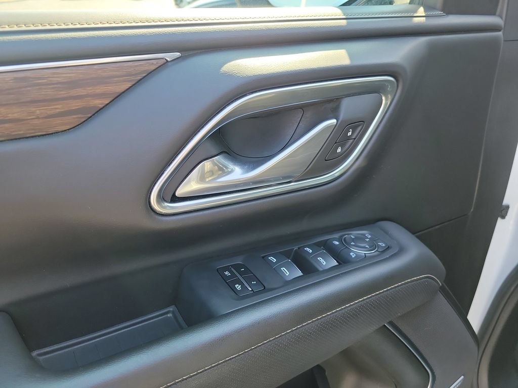 Used 2024 Chevrolet Tahoe Premier AWD/4WD image 25