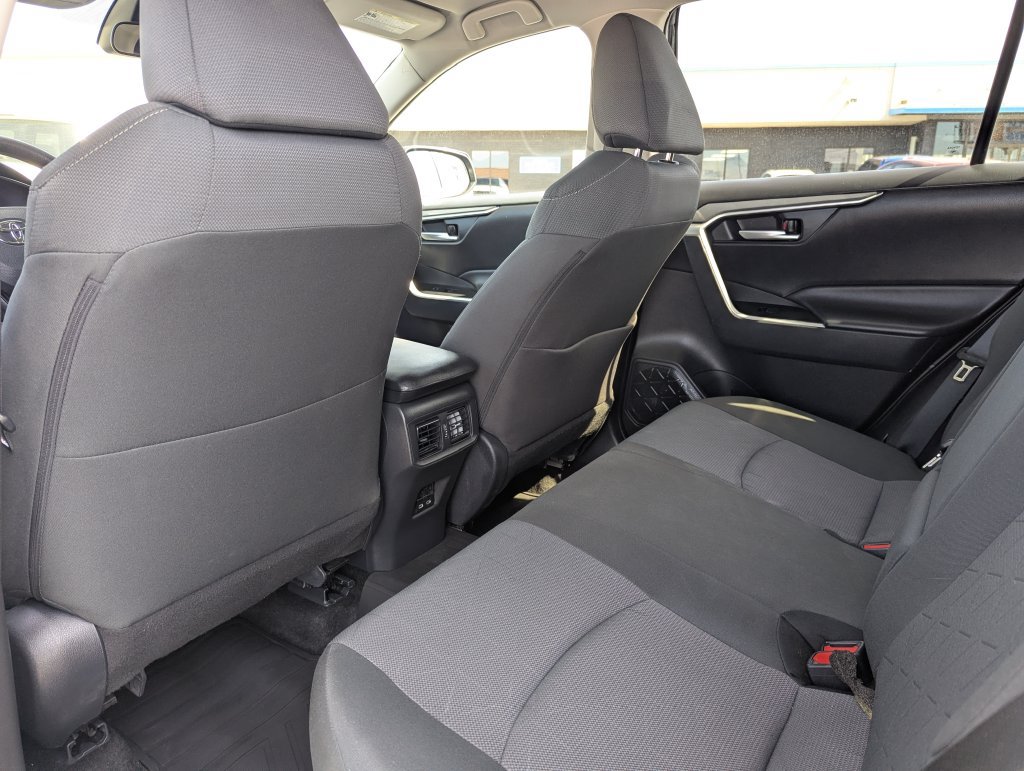 Used 2025 Toyota RAV4 XLE AWD/4WD image 28
